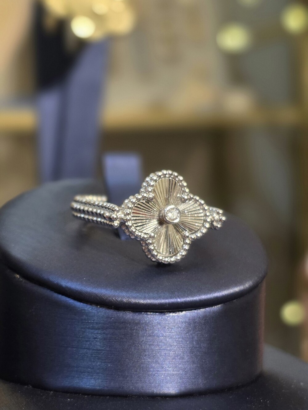 Sterling Silver Mother of Pearl Clover Double Side Ring - Size 9